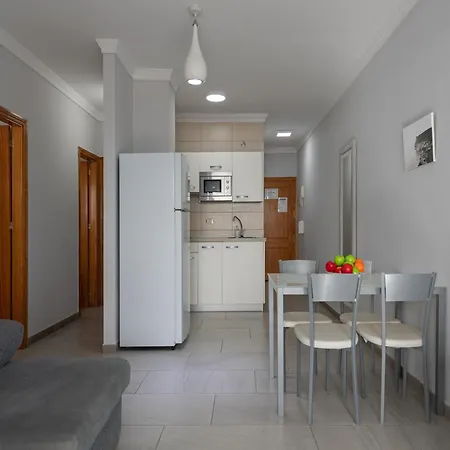 Apartment Puntilla 2-d 2-4 *